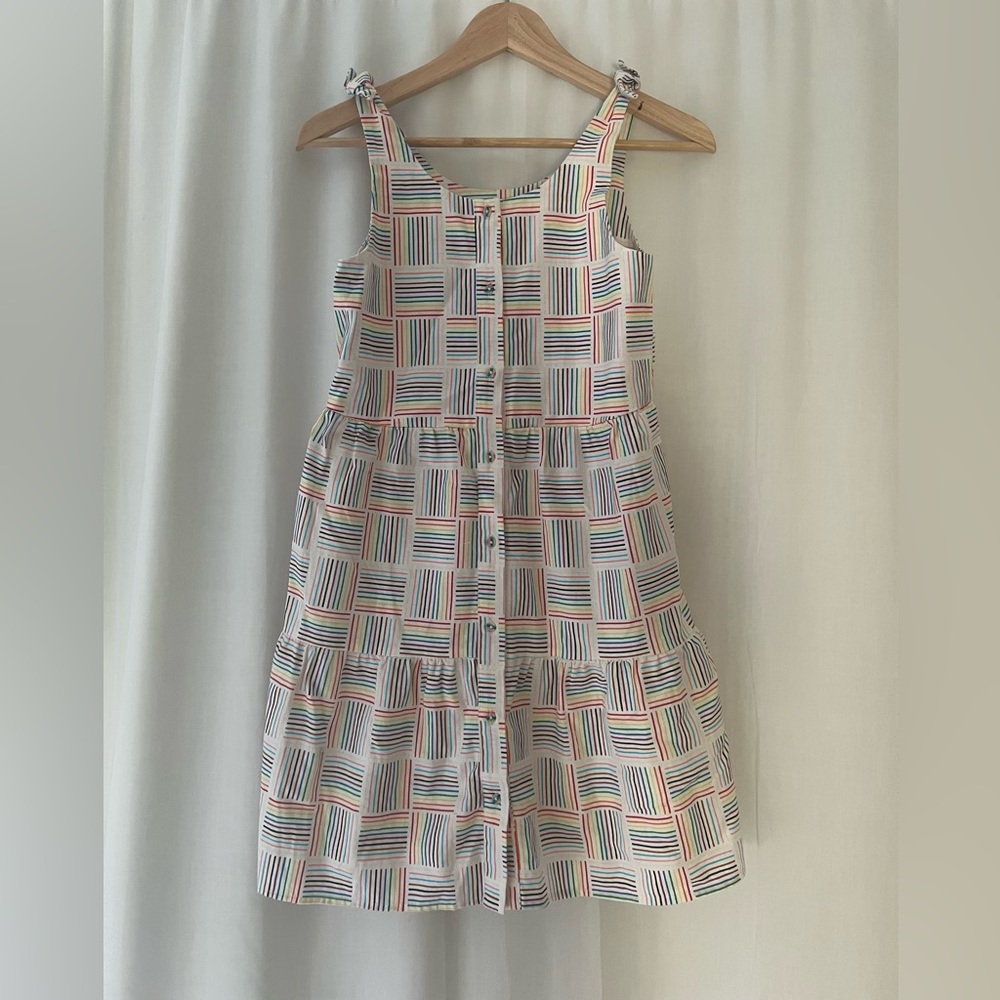 Girls dress size 10/12 |L| with pockets.
